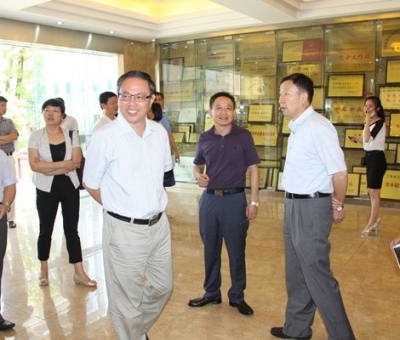 江西省委統(tǒng)戰(zhàn)部副部長、省民宗局局長張勇蒞臨仙客來公司調研