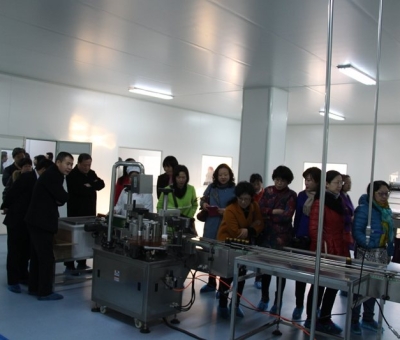 省農(nóng)業(yè)廳副廳長(zhǎng)程關(guān)懷、工會(huì)主席鄧付生一行蒞臨仙客來(lái)公司考察