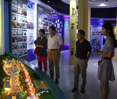 上?？茖W(xué)技術(shù)文獻(xiàn)出版社胡德仁主任蒞臨仙客來公司考察