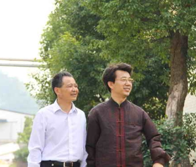 中國食用菌協(xié)會創(chuàng)新發(fā)展模式課題組組長趙中良蒞臨仙客來公司調(diào)研創(chuàng)新發(fā)展模式課題實施情況并轉(zhuǎn)達(dá)全國政協(xié)副主席阿不來提?阿不都熱西提的問候