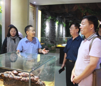 老干部再訪仙客來   只為探尋健康密碼