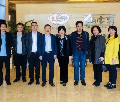 支持少數(shù)民族企業(yè)發(fā)展！延邊大學(xué)草仙藥業(yè)有限公司董事長(zhǎng)李英姬蒞臨江西仙客來(lái)公司進(jìn)行合作交流