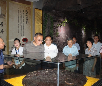 九江職業(yè)大學(xué)黨委書記，市教育局黨委書記、局長(zhǎng)熊穎蒞臨仙客來(lái)公司走訪調(diào)研