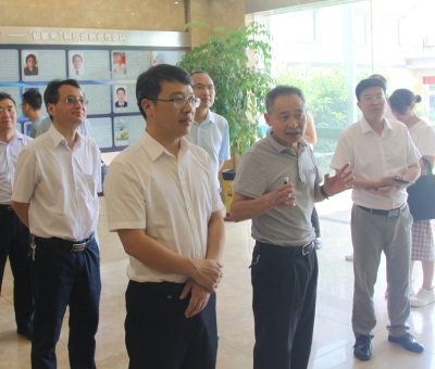 省委統(tǒng)戰(zhàn)部副部長、省社會主義學(xué)院黨組書記易軍一行蒞臨仙客來公司考察調(diào)研