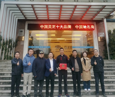 愛國擁軍-潘新華董事長與全國愛國擁軍模范寇立國先生慰問武警、消防、聯(lián)勤保障部隊和九江軍分區(qū)官兵