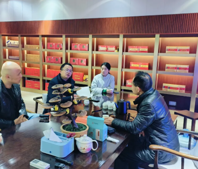 廬山市委常委、副市長袁勇春節(jié)期間赴仙客來招商